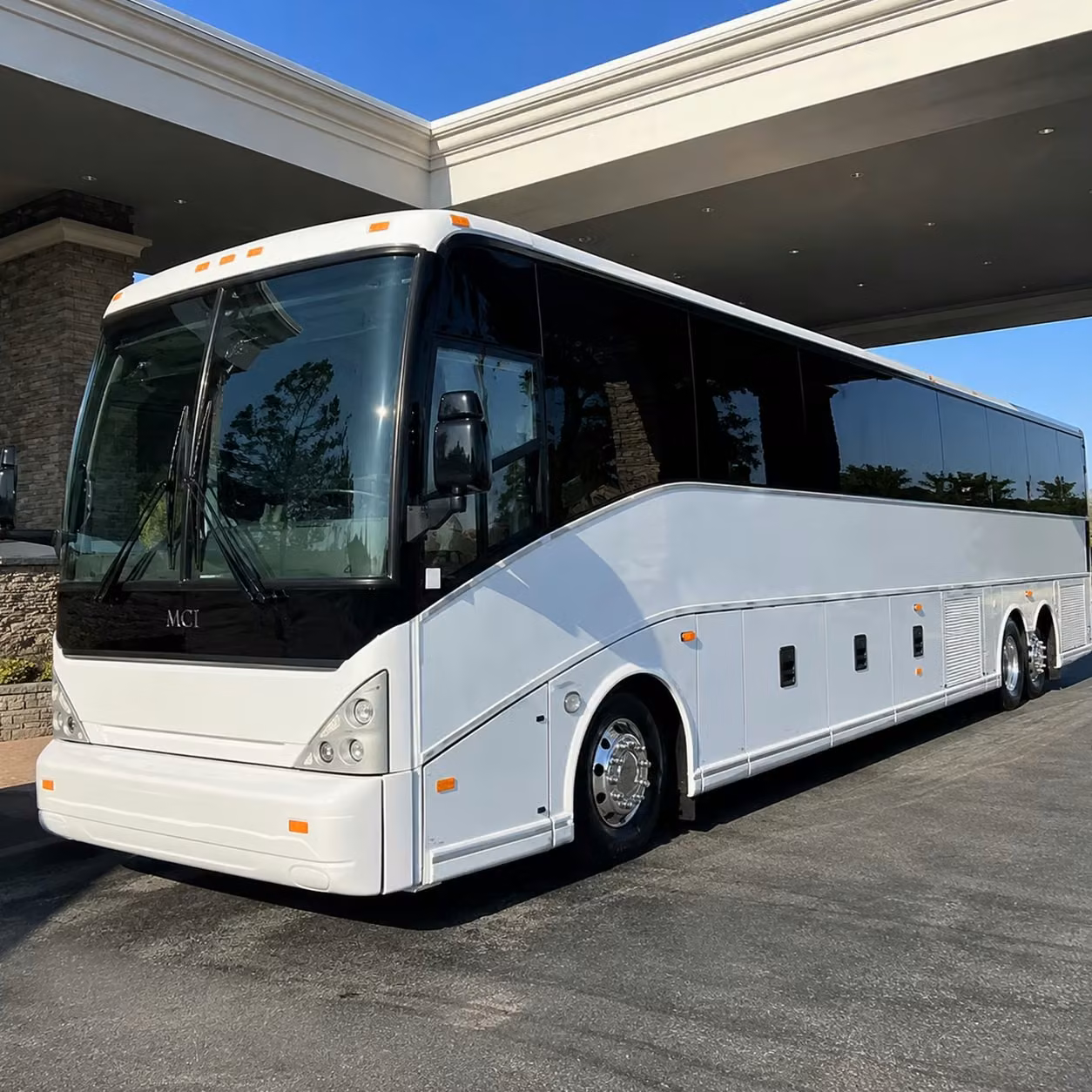 busrentallowell com is how lowell groups arrive at the airport on time together and stress free